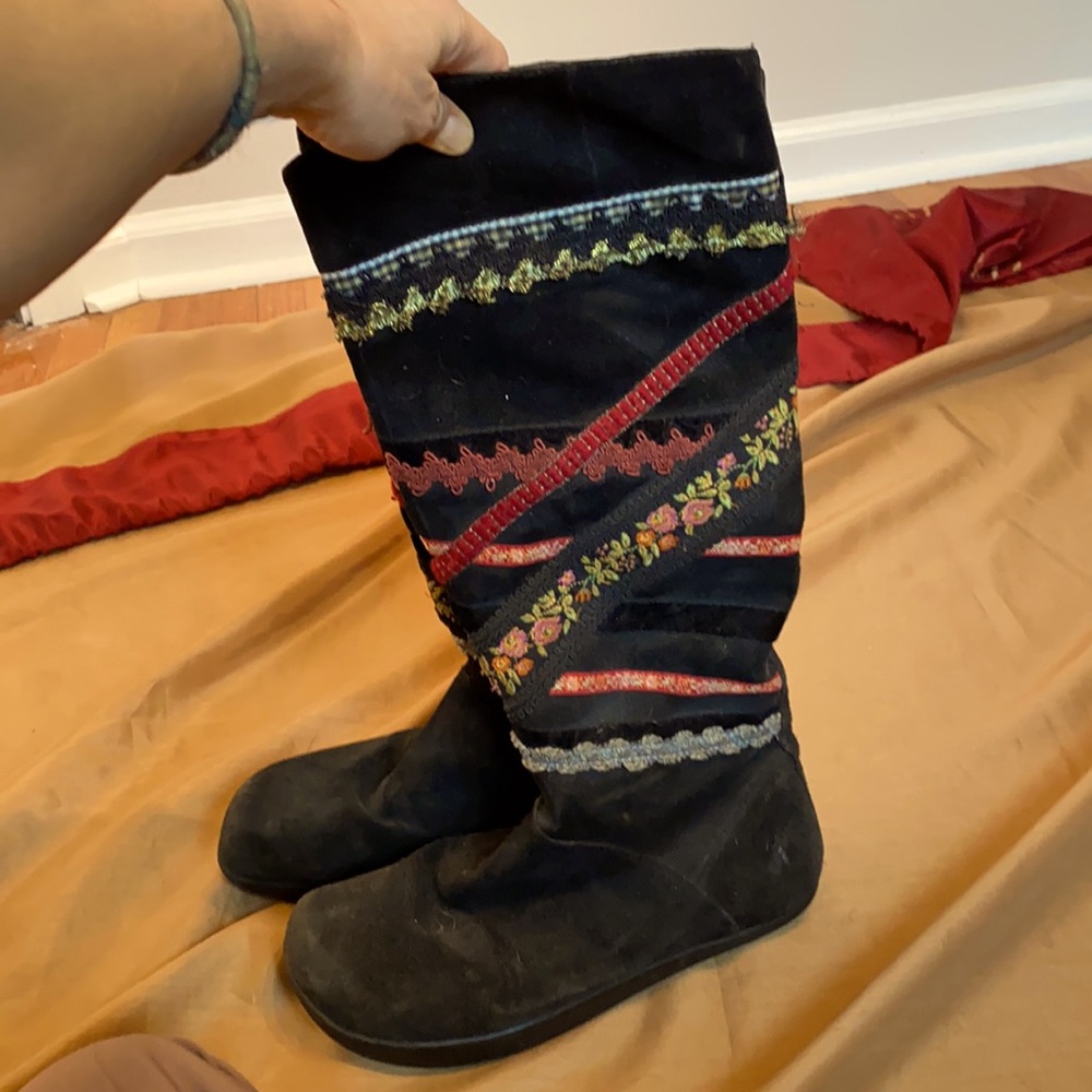 Rare funky Earth boots size 8B